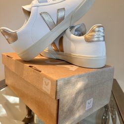 Brand New In Box - Veja Recife Logo Sneakers