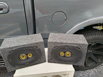 pair of kickers speakers 6x9s 350 w very loud