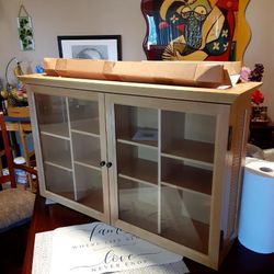 Longaberger Display Cabinet 1996 Addition In Excellent Condition With Wall Mount