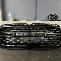 2019-2020-2021-2022-2023 DODGE RAM 1500 GRILL OEM USED