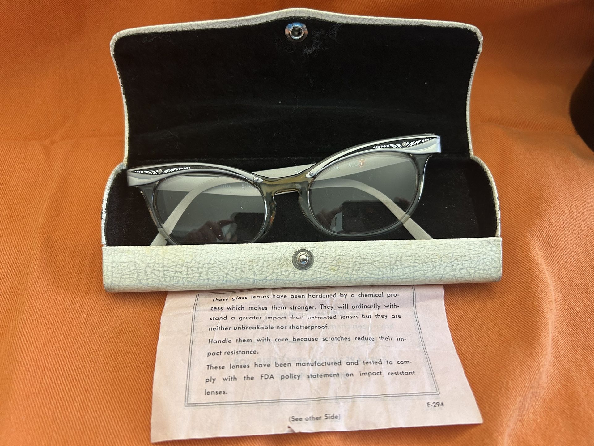 Vintage Mid-century Ladies Eye Glasses with Case 