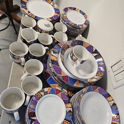PLATES AND CUPS FOR SALE TAKE IT ALL FOR 60$