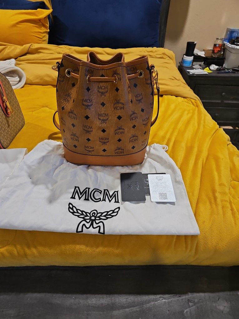 MCM BUCKET BAG