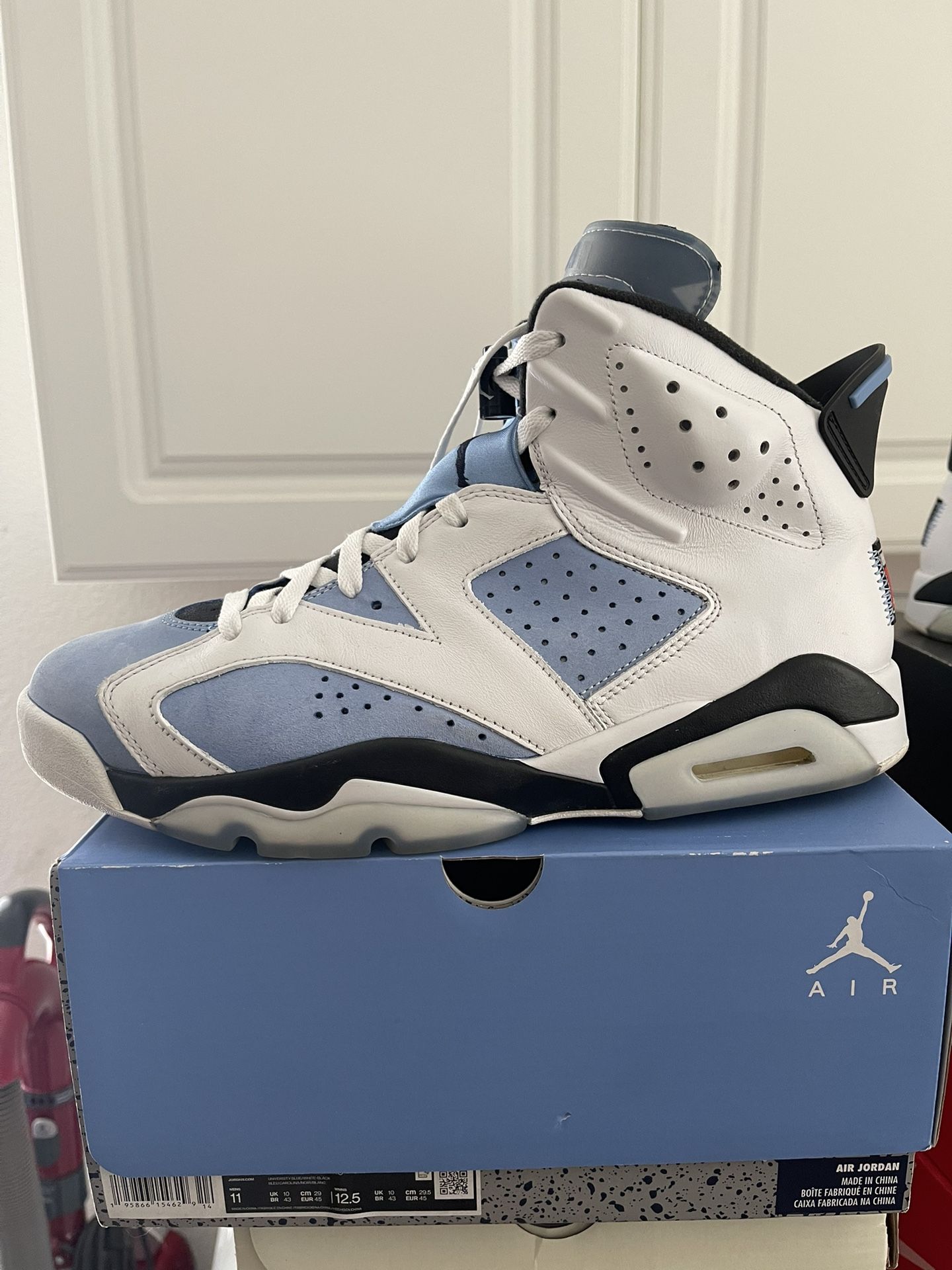 Jordan 6 UNC