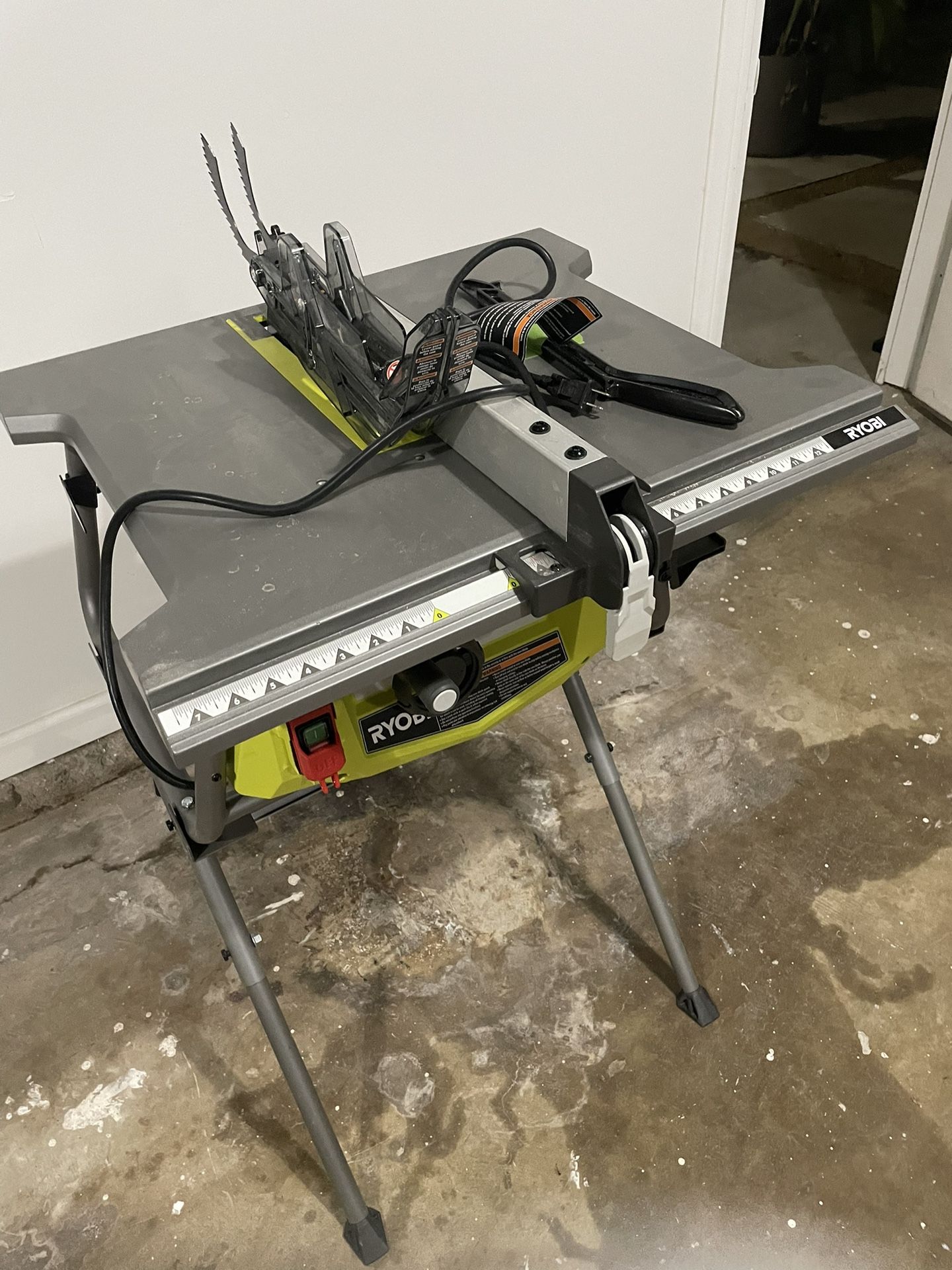 Ryobi RTS12 15amp 10 inch portable table saw for Sale in San Dimas, CA