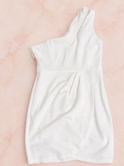 One-shoulder white dress