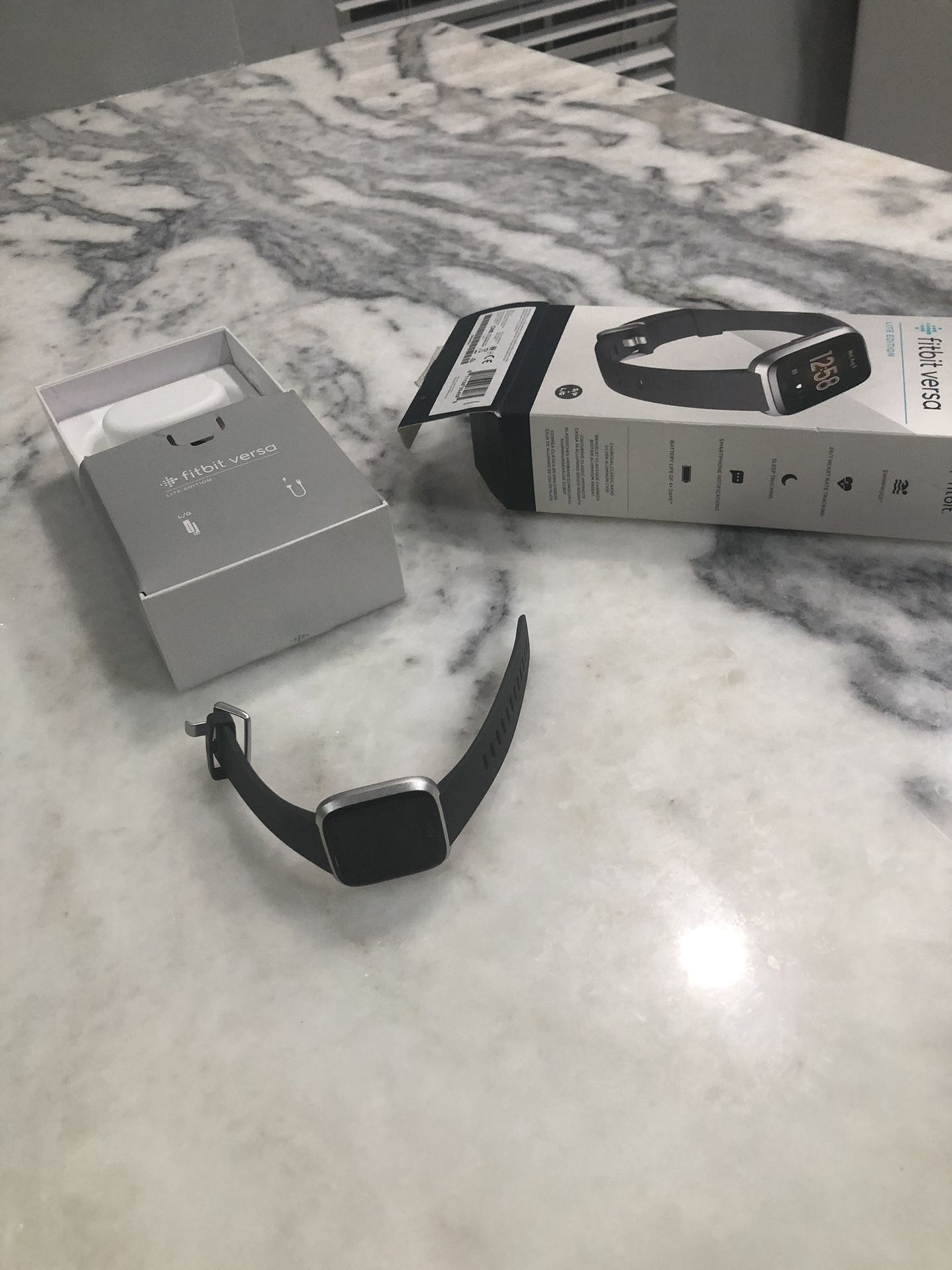 Fitbit Versa Lite Edition Charcoal Gray