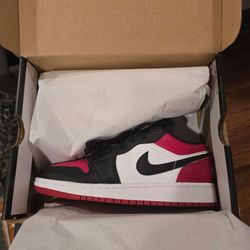 Bred toe Jordan 1 low size 5Y
