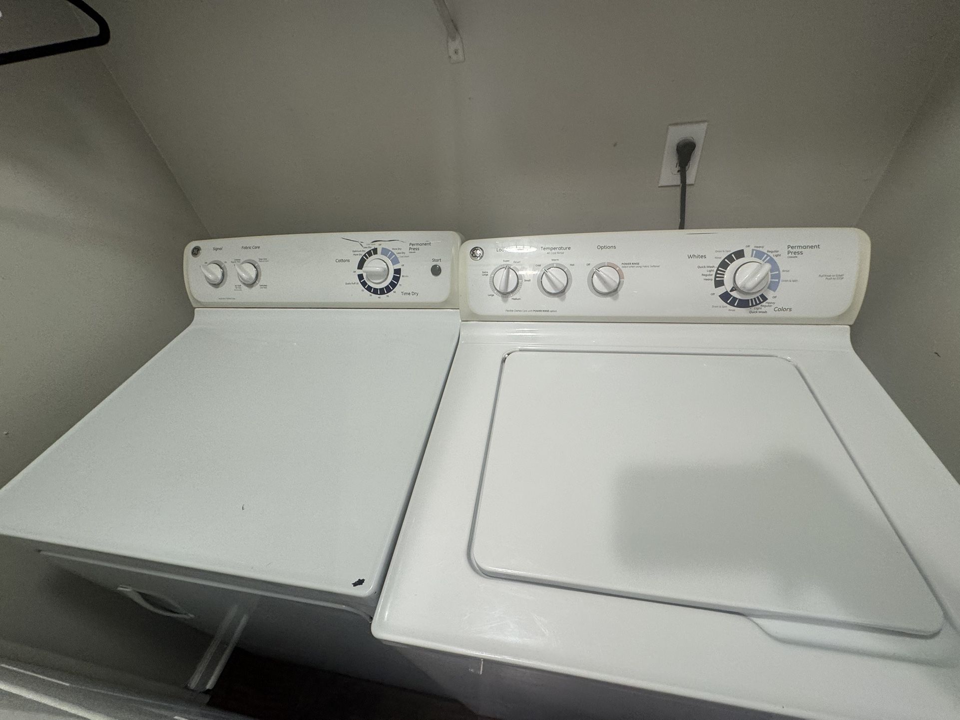 Selling GE Washer And Dryer Set