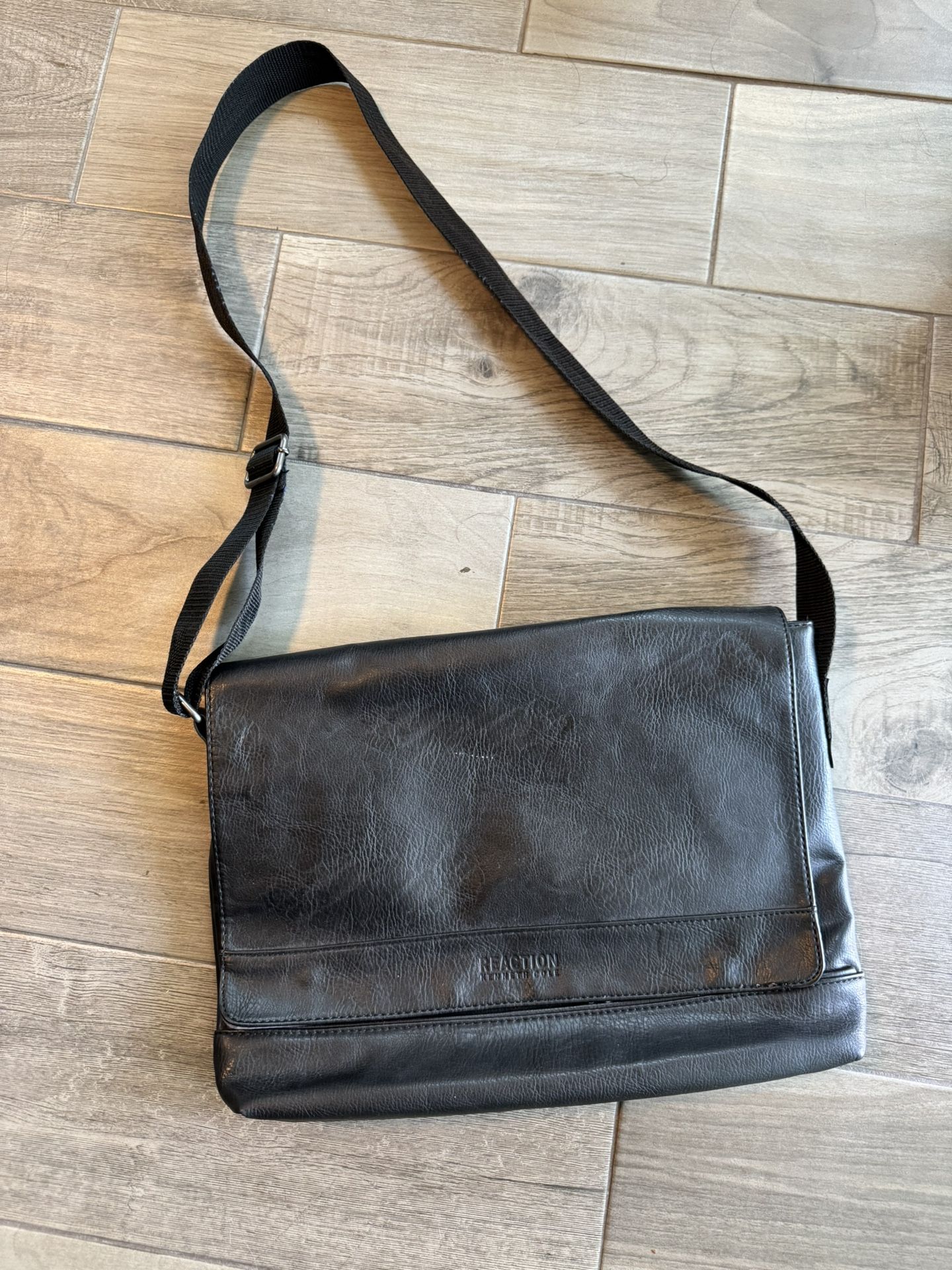 Kenneth Cole Messenger Crossbody Bag