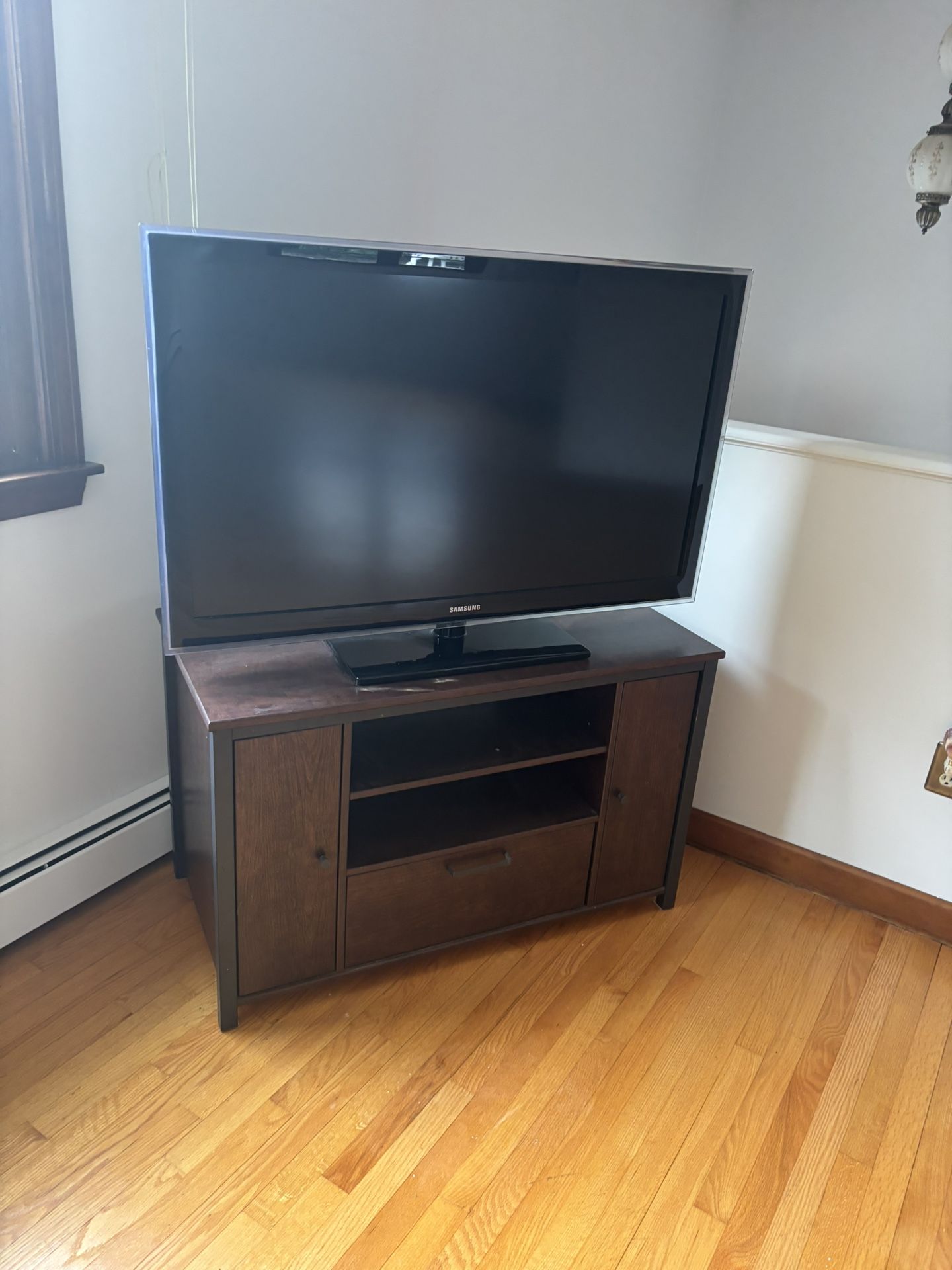 Samsung Flatscreen Television with Stand