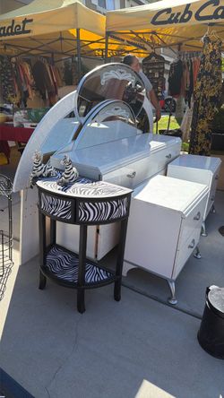 Moving sale