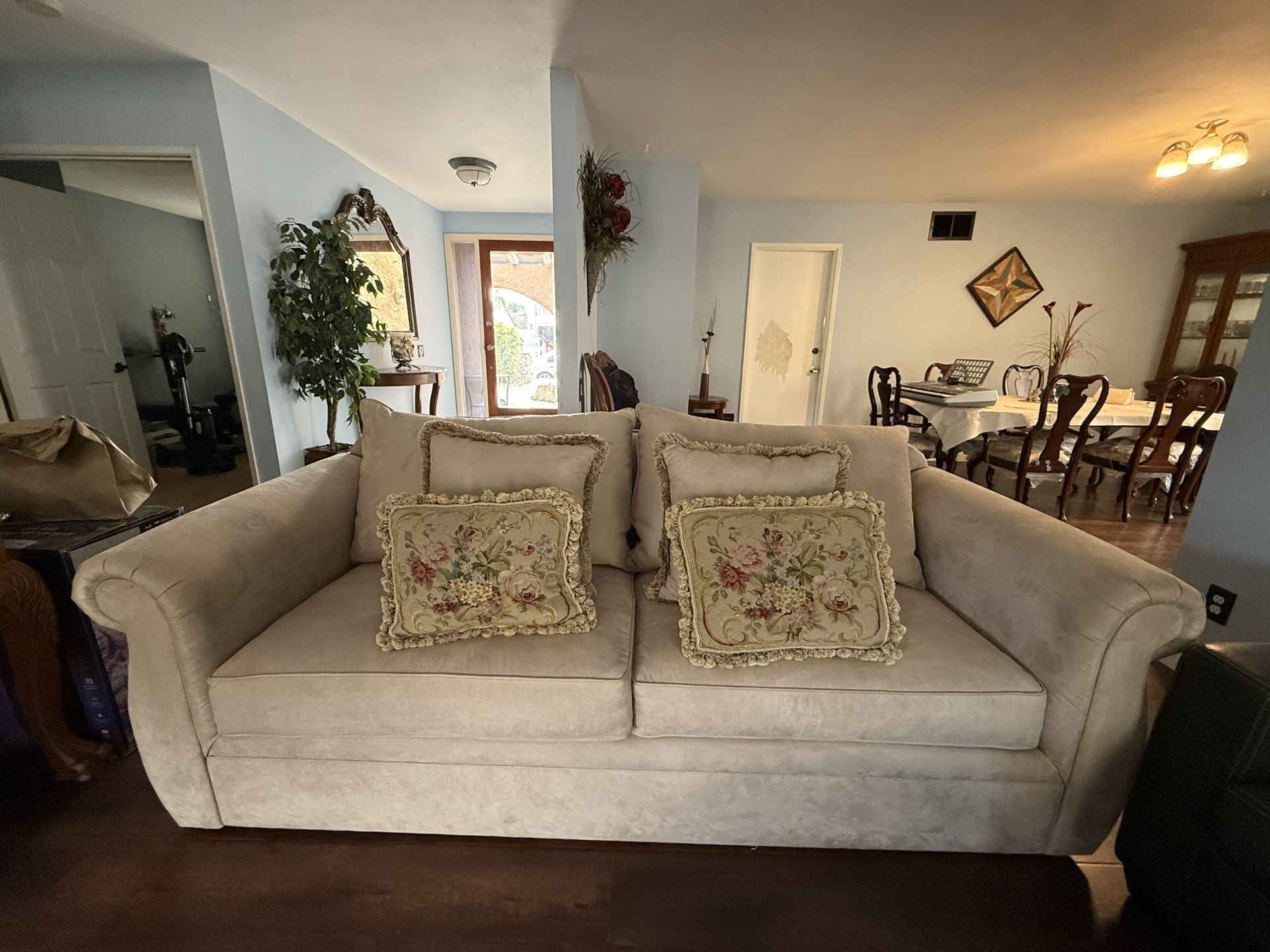  Comfy Oversized Sofa – Pickup Today