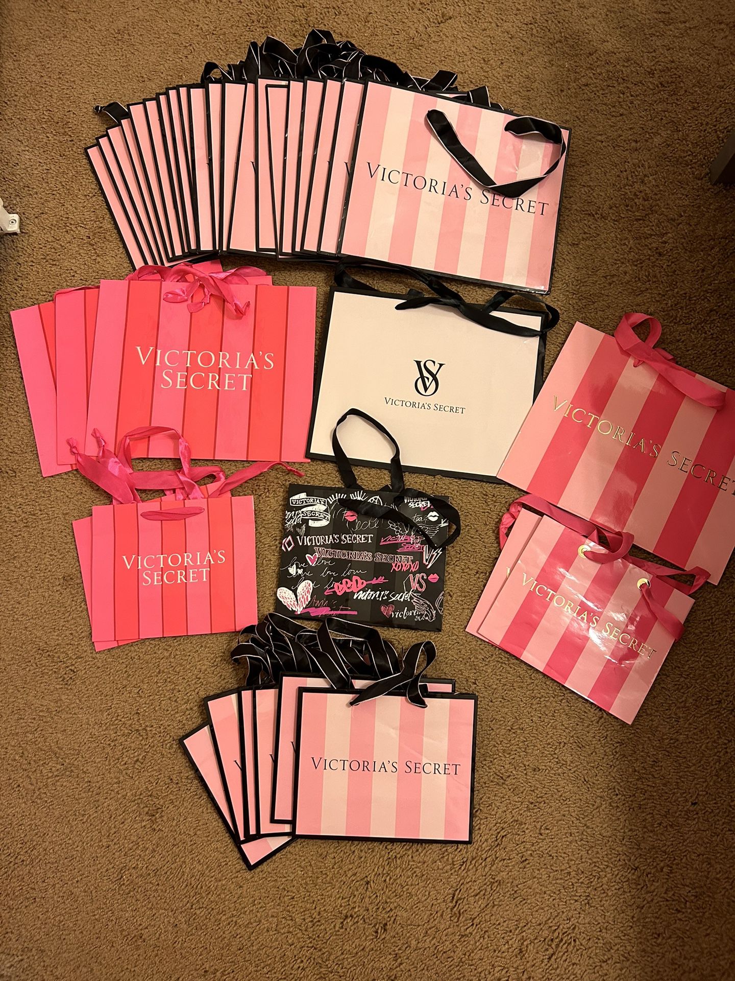 Victoria Secret & Pink Gift Bags for Sale in Goodyear, AZ - OfferUp