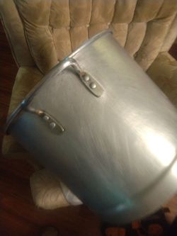 Soup pot