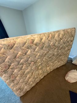 Full Mattress Simmons (always used with topper/cover)