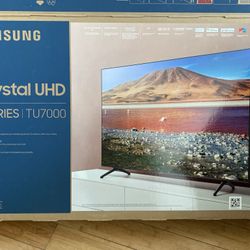 Selling My Samsung Smart TV 43”  & Remote