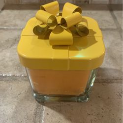 Metal Birthday Present Bow Candle- Yellow Citrus Scent