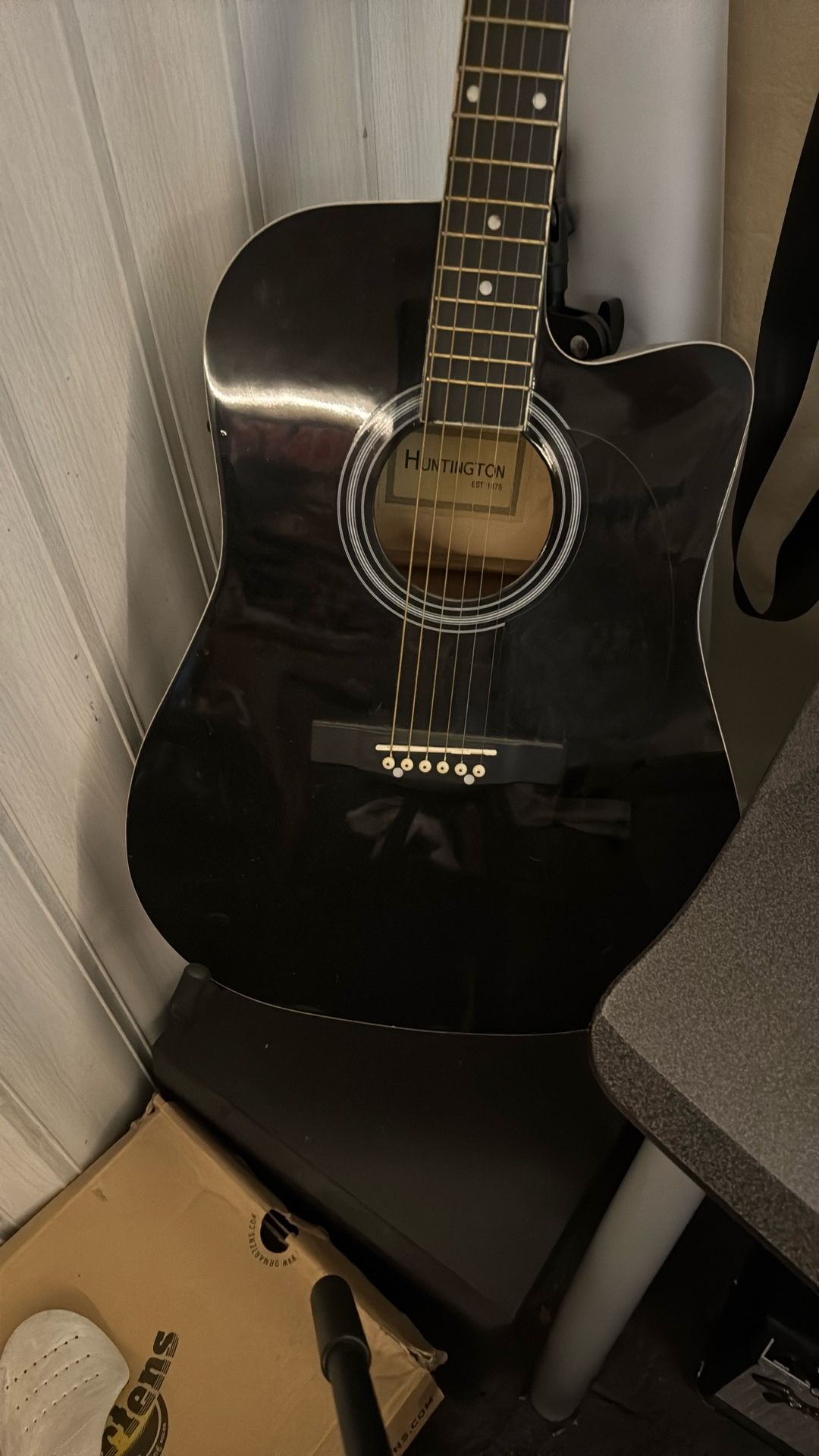 Huntington Acoustic-Electric Guitar Gloss Black
