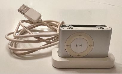 Apple iPod Shuffle 2nd Generation A1204 SILVER 1GB MP3 w/ CHARGER