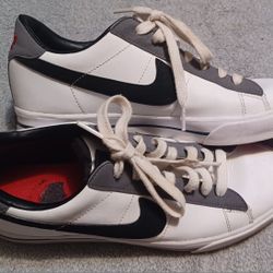 Men's Size 8 Nike Low Classic White Red Grey 2010 