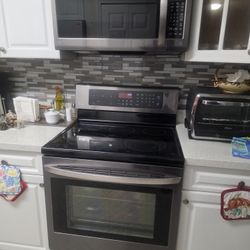 LG RANGE AND OVER THE COUNTER MICROWAVE