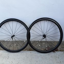 Carbon fiber road bike wheelset