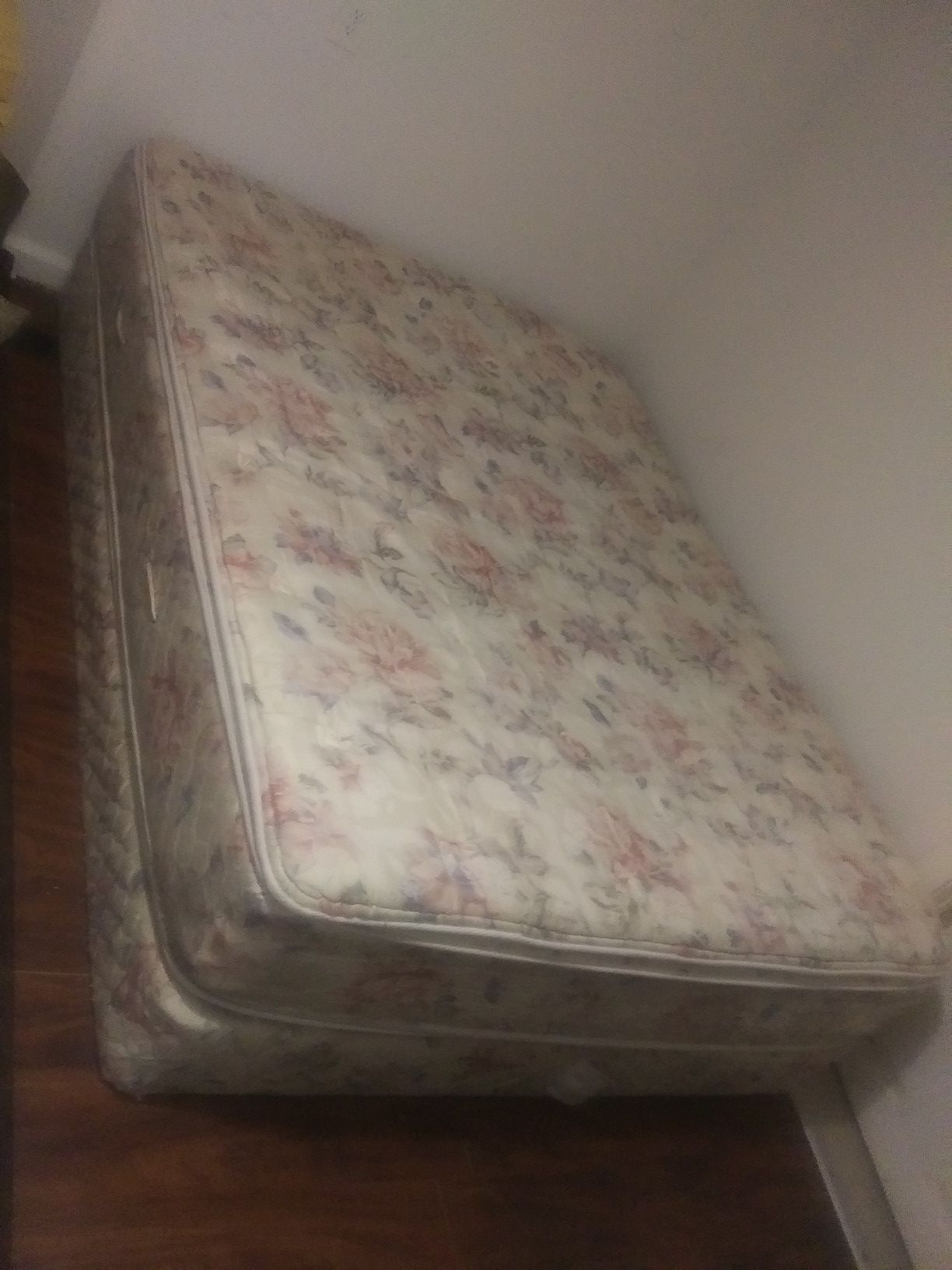 Queen spring box and mattress