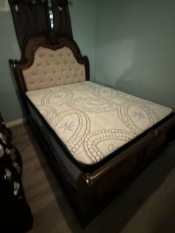 Queen size bed frame new in a box mattress included  we offer same day delivery   Cama Queen size Nueva en Caja Colchon. Incluido entregamos a domicil