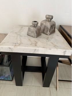 Márble cocktail and end table