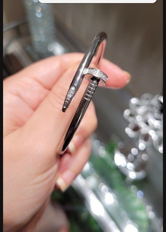 Car'teer Nail Bangle