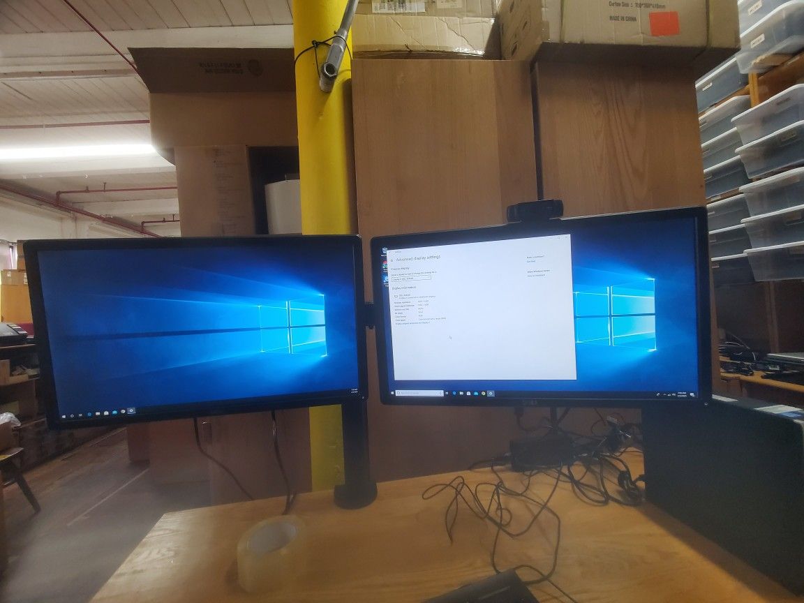2 Dell Monitor 24 Each DUO Screen With Stanf