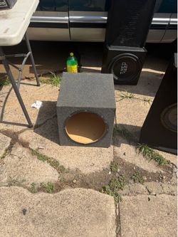 Speaker box with and with out speakers