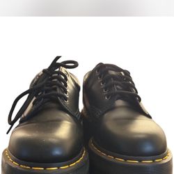 Black leather Dr. Martens 8053 
