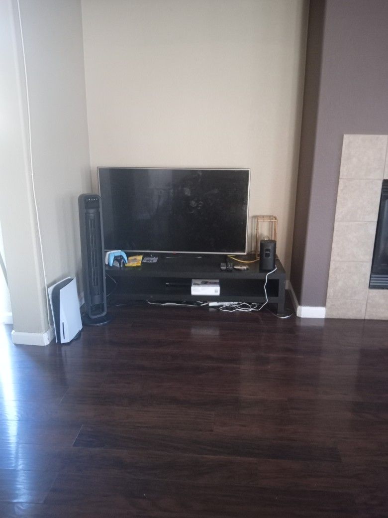 Lg Flat Screen TV With Remote Control 