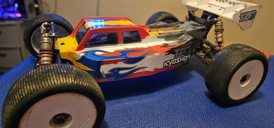 Kyosho MP10T-E ARTR Truggy Electric
