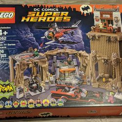 Batman Classic TV Series Batcave Lego 76052