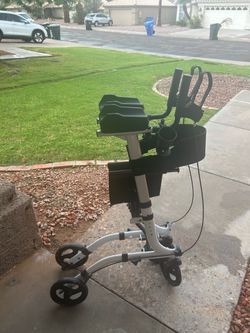 Upright walker/rollator