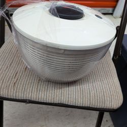 XOXO Salad Spinner