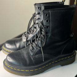 🔥 Dr. Martens 1460 Black Smooth Leather Boots - Women’s Size 6 🔥