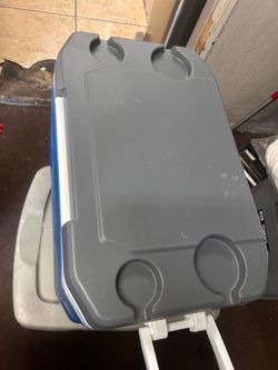 Igloo Latitude 52 Quart Blue Cooler Box with Cup Holders and Tow Handle