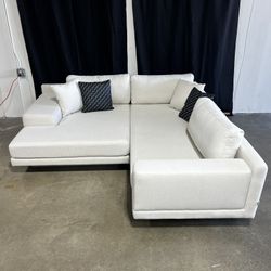 Rove Concepts Dresden Chaise Sectional Sofa Right Arm (Modern Felt, Alesund)