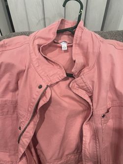 Women’s Light Jacket With Pockets. In Good Condition. Size Large.