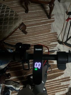 E-scooter LOOKS BRAND NEW
