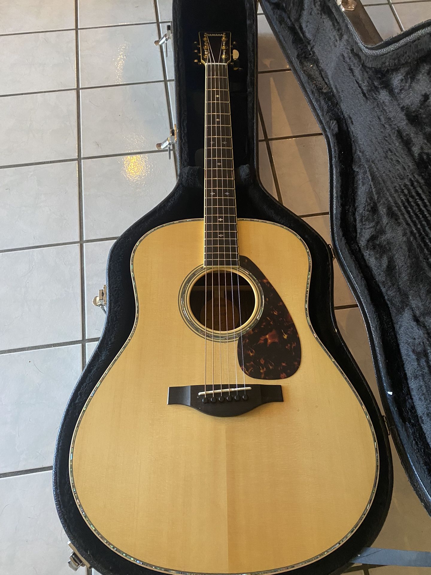 Yamaha Acoustic/ Electric Guitar - Yamaha LL16D ARE Original Jumbo - Natural