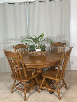 Charming Kitchen Dining Table With 4 Chairs / Mesa Comedor Compacto y 4 Sillas