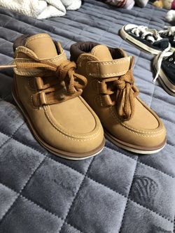 Carters toddler shoe size 7