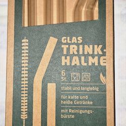 New in box Glass Straws 4-pack