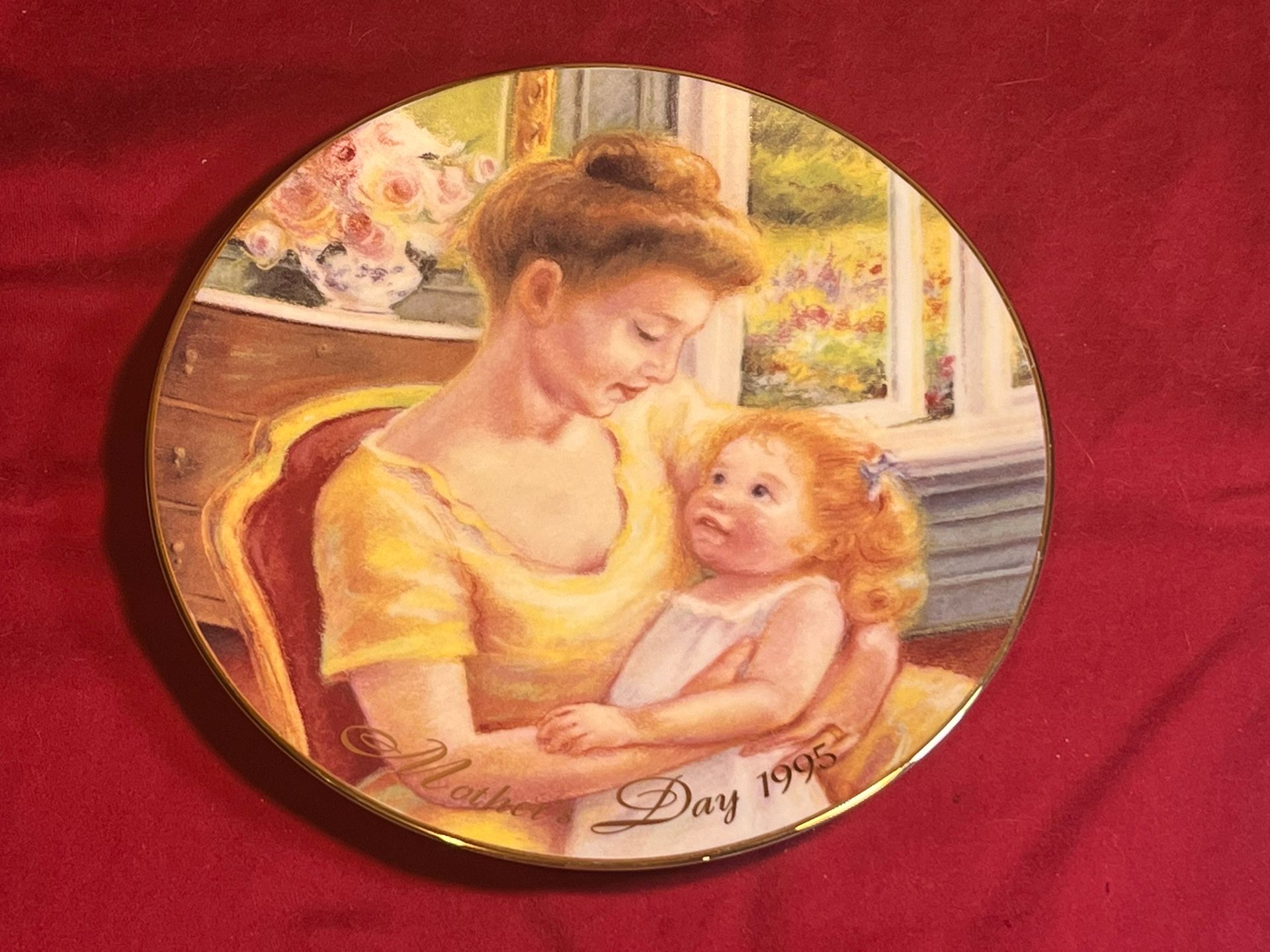 Avon A Mother’s Love Mother’s Day 1995 Plate