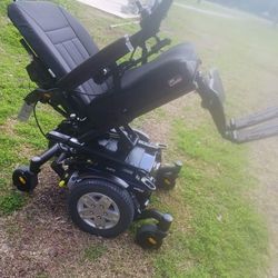 Quantum EDGE HD LIKE NEW COST 20K. MUST SELL ASAP MOVEING.